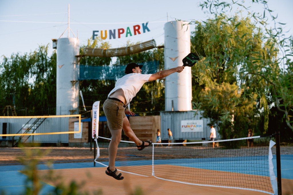 Entrance to the La Rivera Fun Park 1