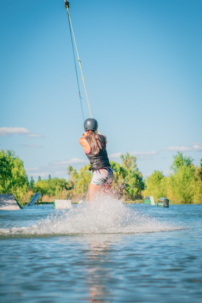 Wakeboarding on the cable at El Cable Wakepark 4