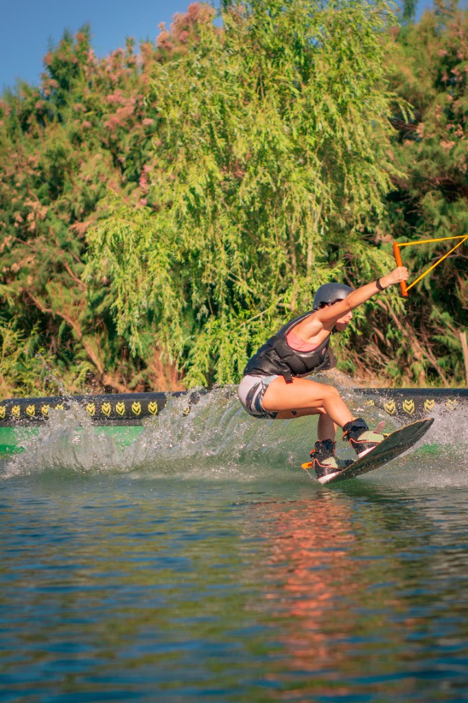 Wakeboarding on the cable at El Cable Wakepark 5